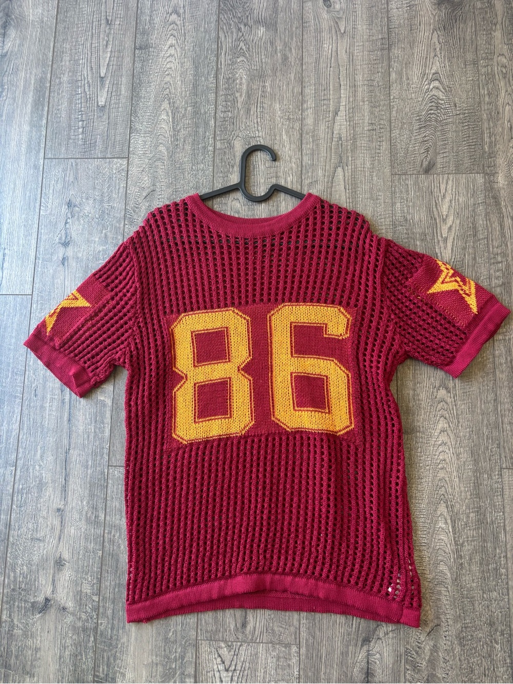 ROMWE Burgundy Knit Short-Sleeve Top with Gold '86' Graphic